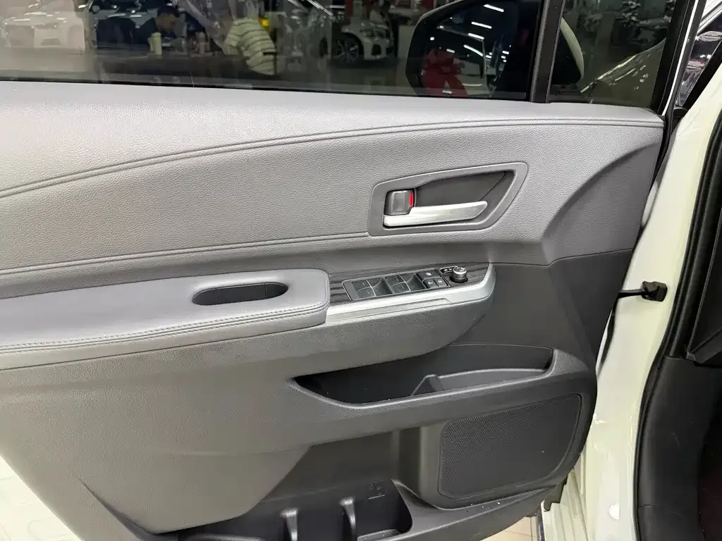 Toyota Sienna 2023 из CN, фото 2