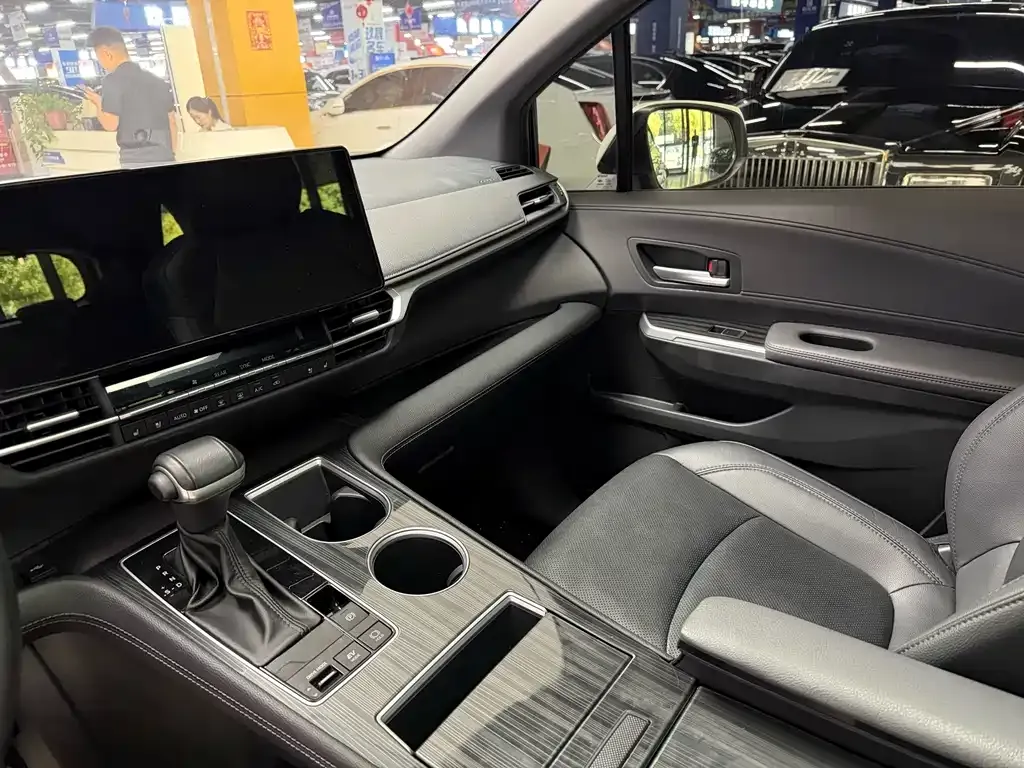 Toyota Sienna 2023 из CN, фото 6