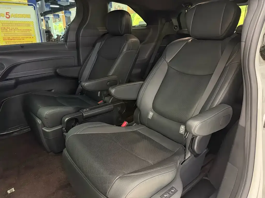 Toyota Sienna 2023 из CN, фото 10