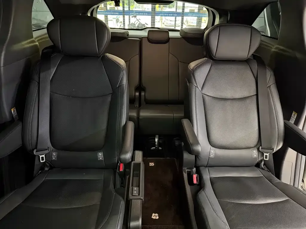 Toyota Sienna 2023 из CN, фото 5