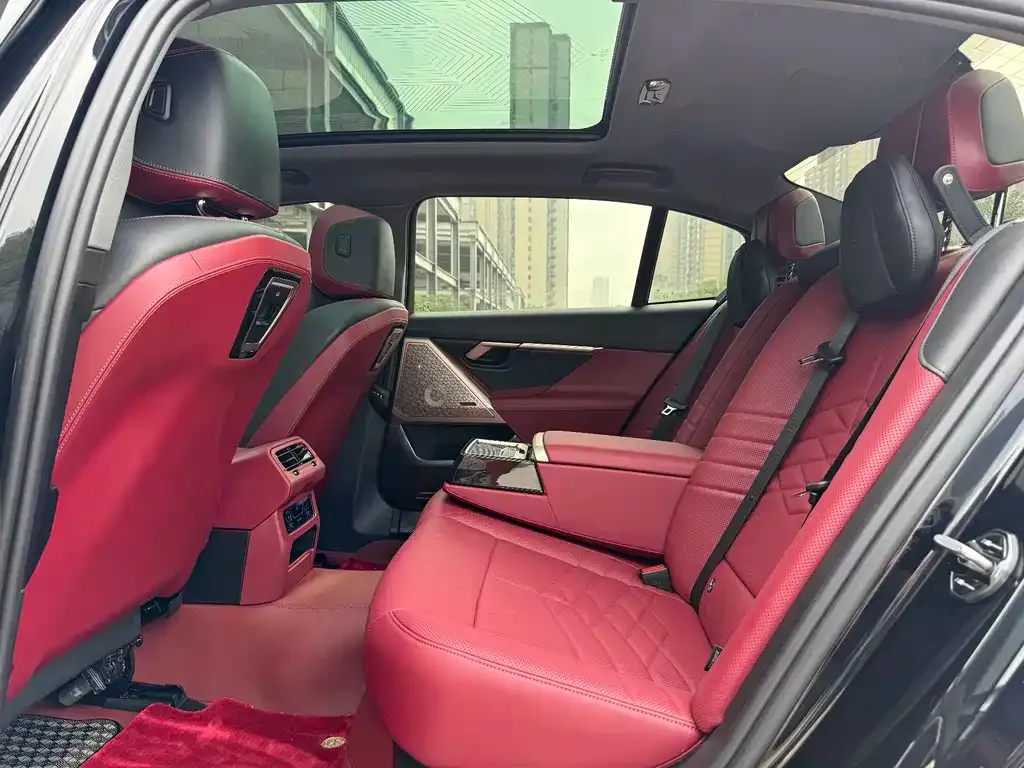 BMW 5 Series 2025 из CN, фото 2