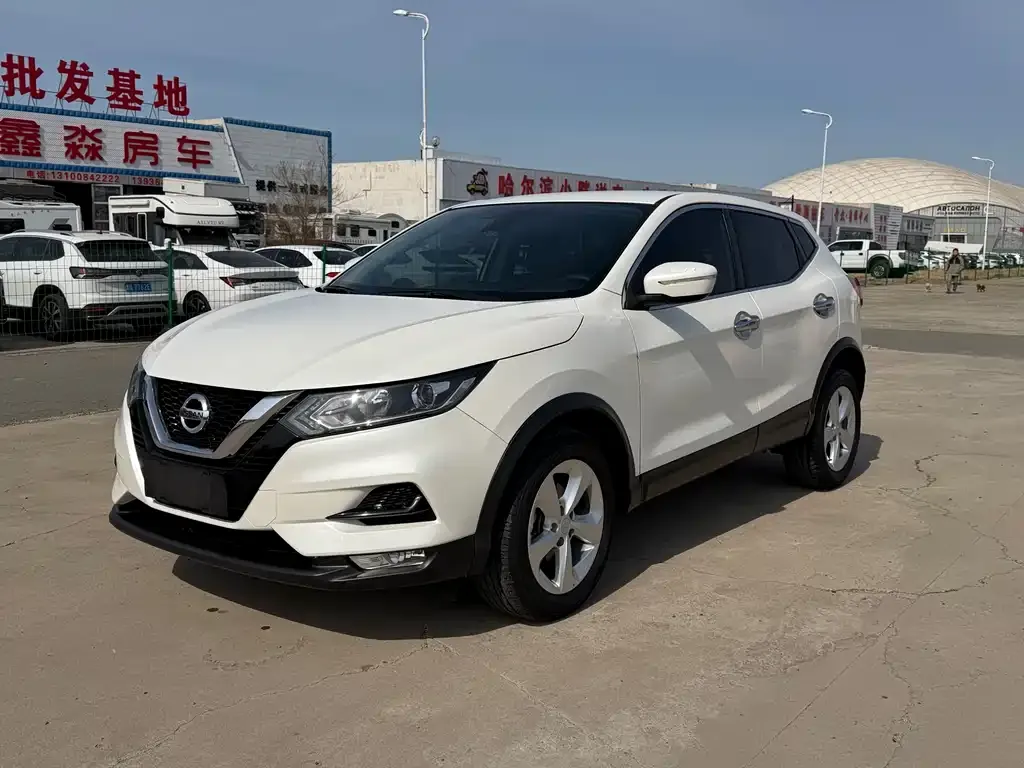 Nissan Qashqai — фото 1