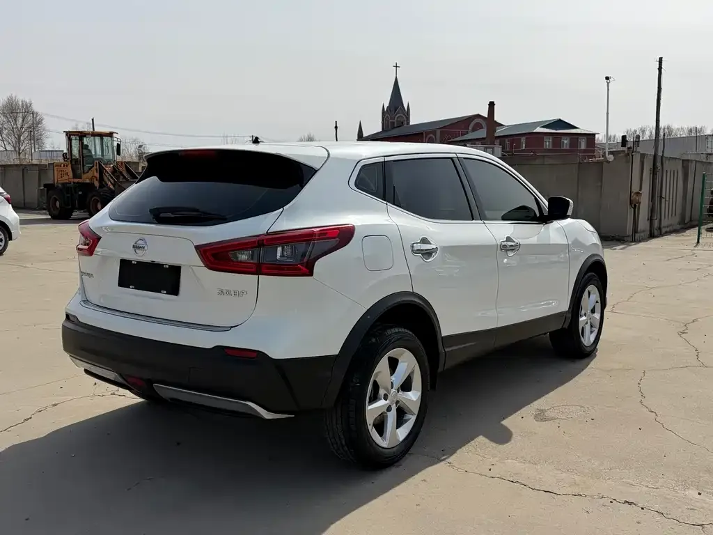 Nissan Qashqai — фото 8