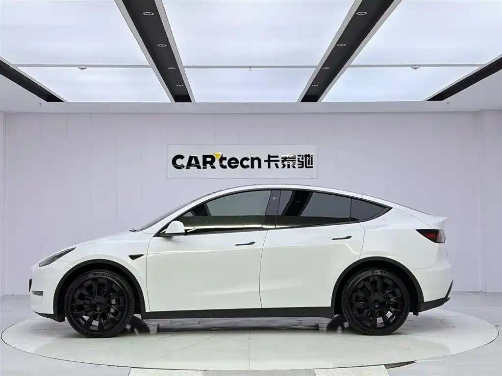 Tesla Model Y — фото 4