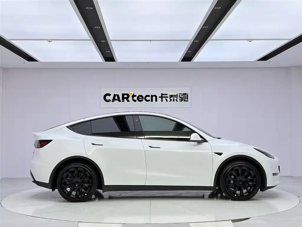 Tesla Model Y — фото 5