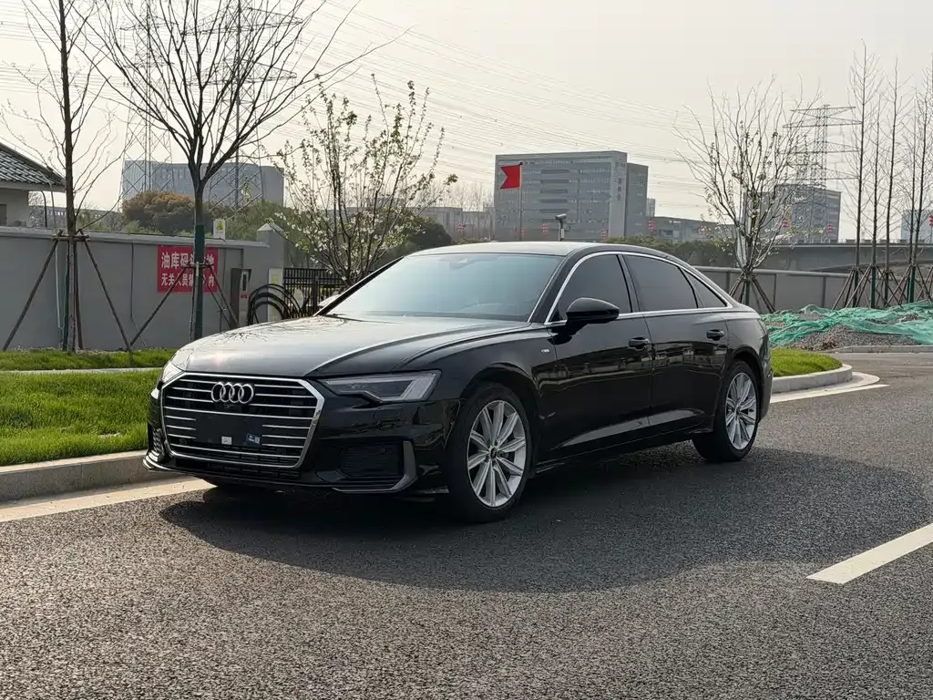 Audi A6L — фото 1