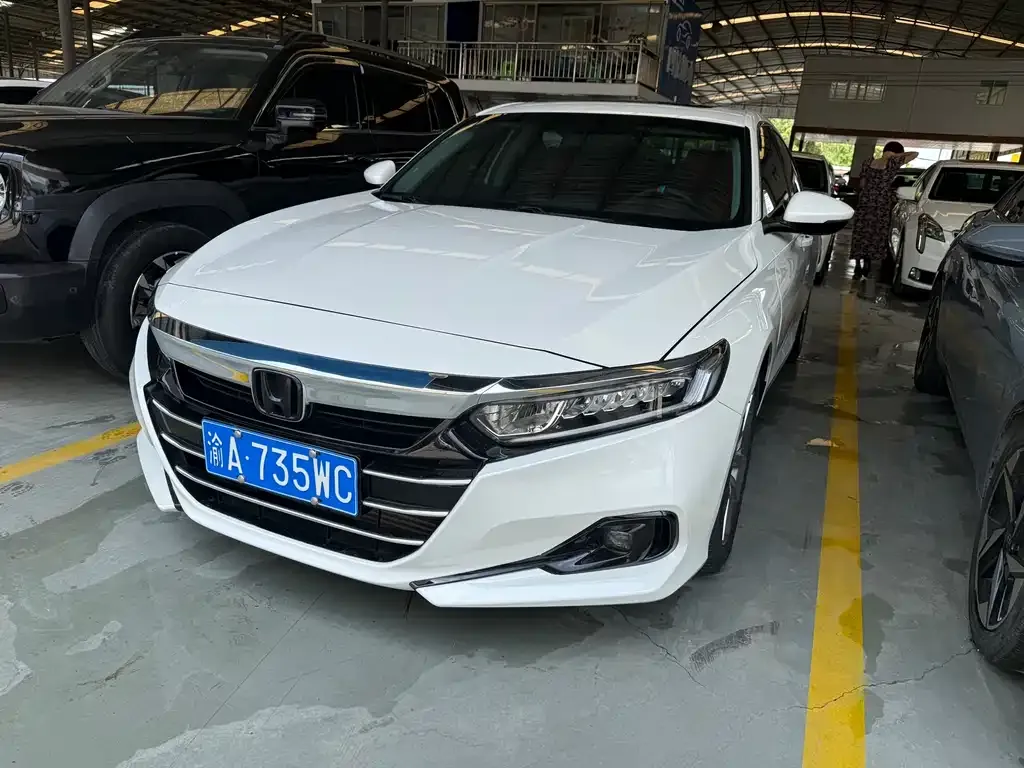 Honda Accord — фото 1