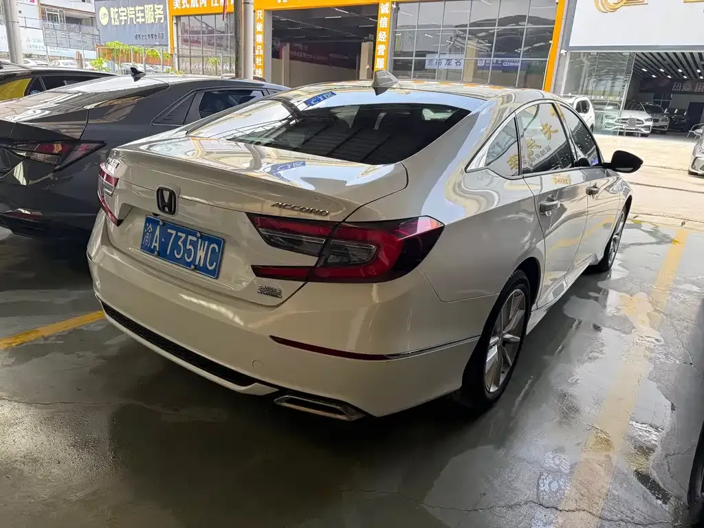 Honda Accord — фото 6