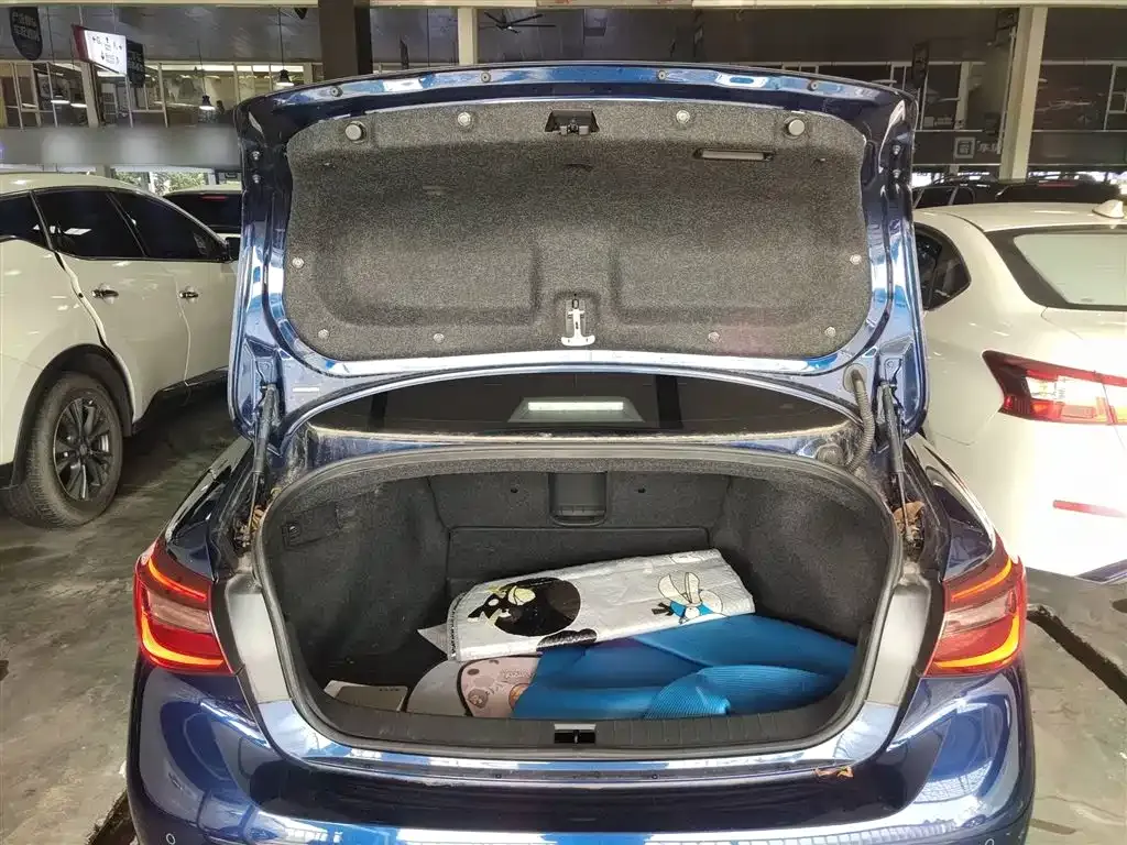 Infiniti Q50L 2021 из CN, фото 7