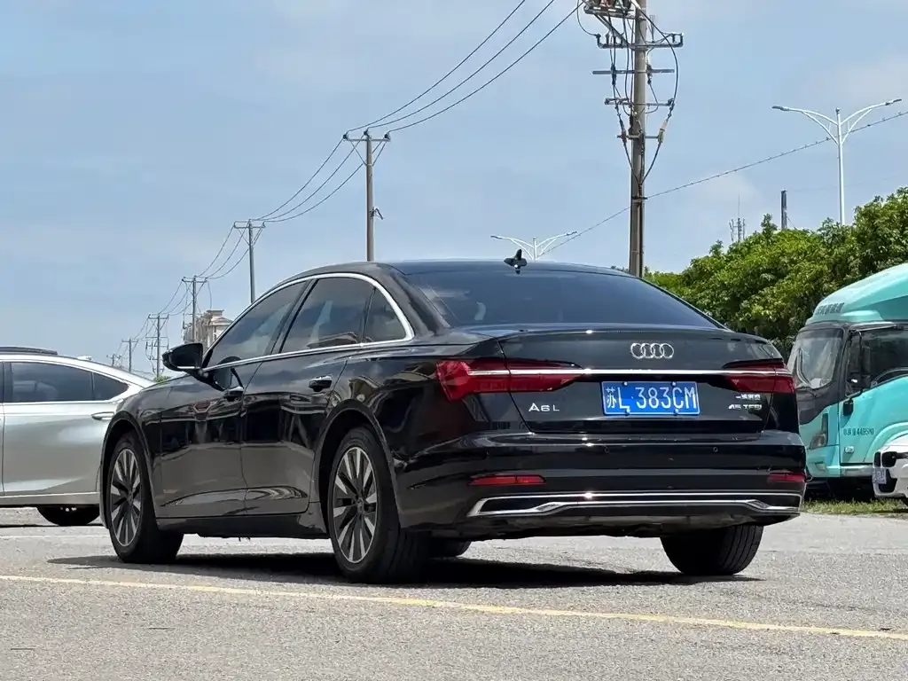 Audi A6L — фото 10