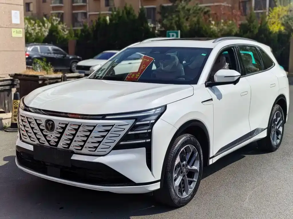 Changan CS75PLUS — фото 1