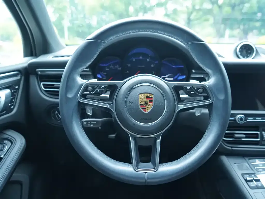Porsche Macan — фото 9