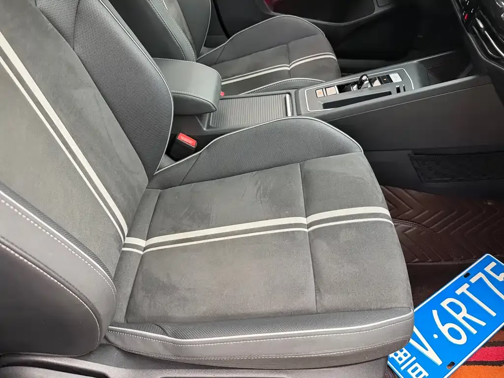 Volkswagen Golf 2022 из CN, фото 4