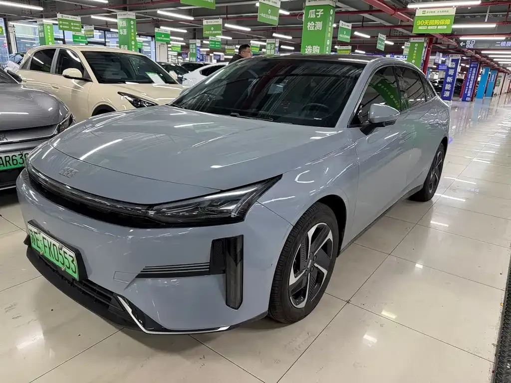Geely Galaxy L6 — фото 1