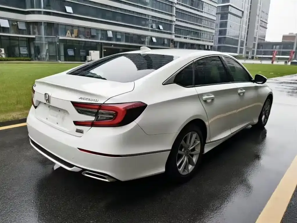 Honda Accord — фото 10