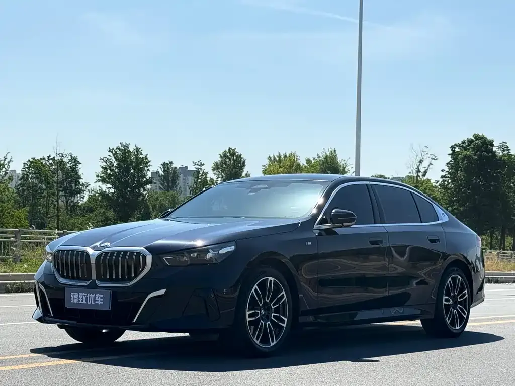 BMW 5 Series — фото 1