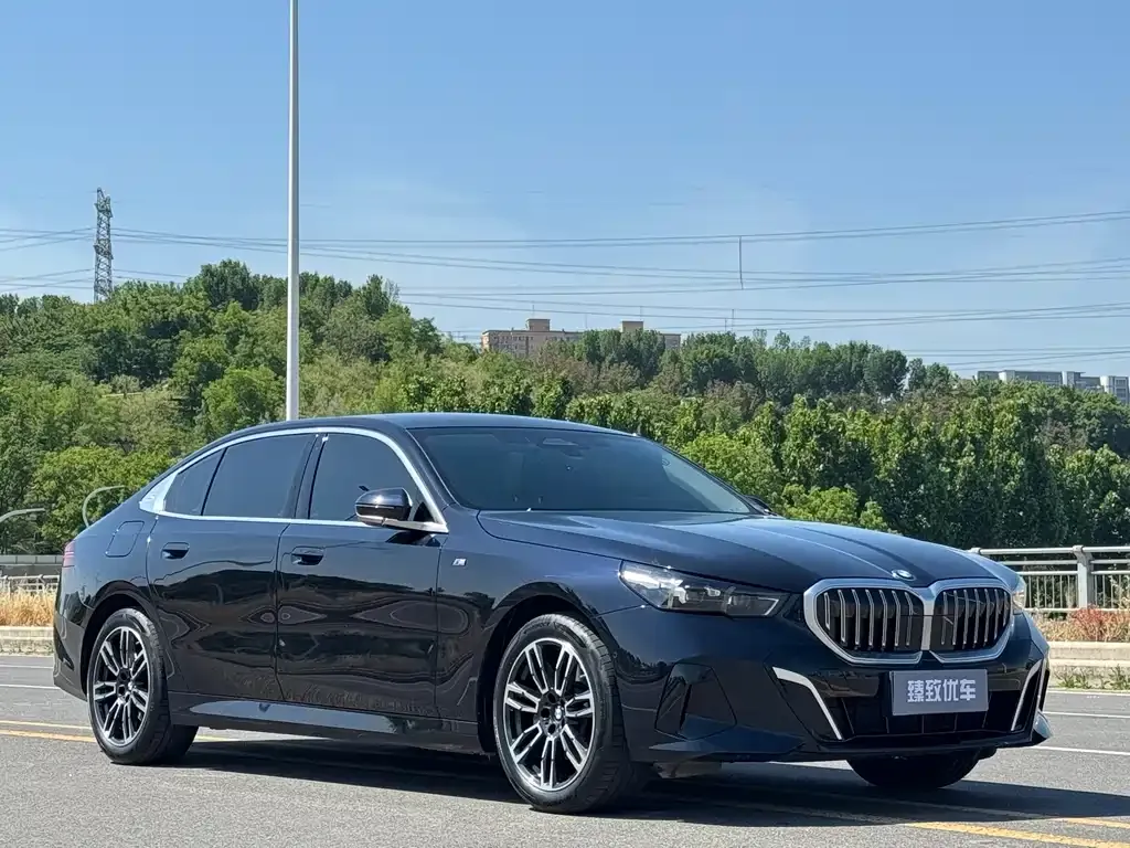 BMW 5 Series — фото 6