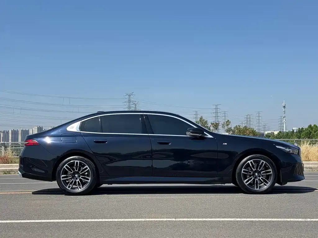 BMW 5 Series — фото 10