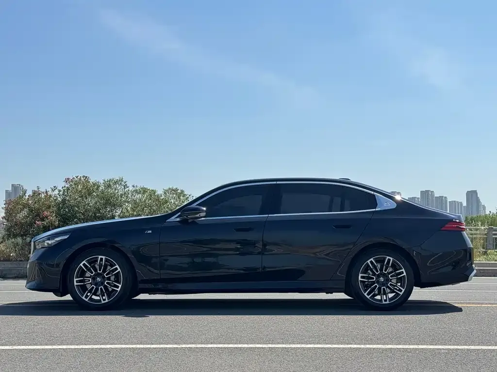 BMW 5 Series — фото 2