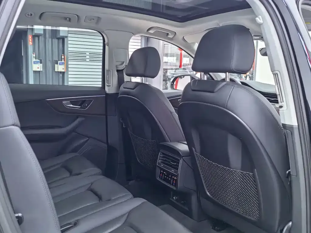 Audi Q7 2021 из CN, фото 5