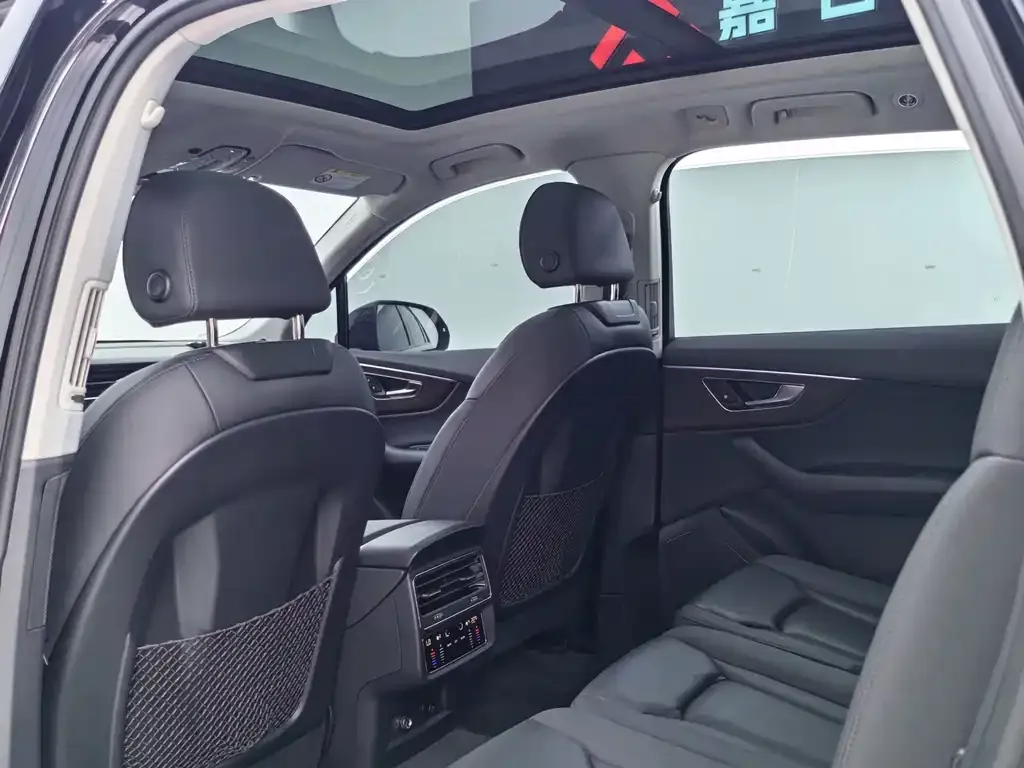 Audi Q7 2021 из CN, фото 10