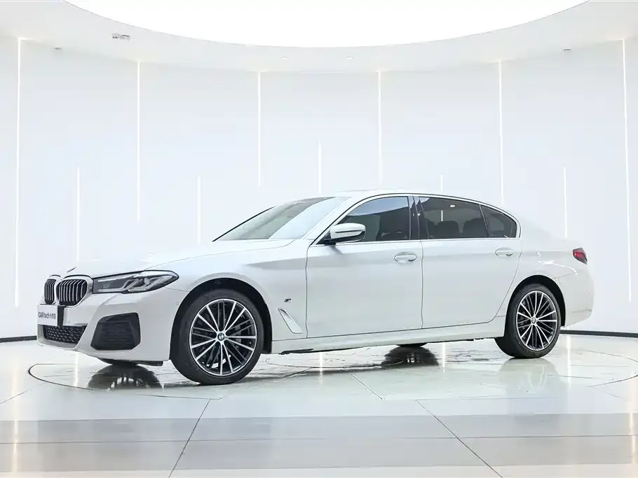 BMW 5 Series — фото 1