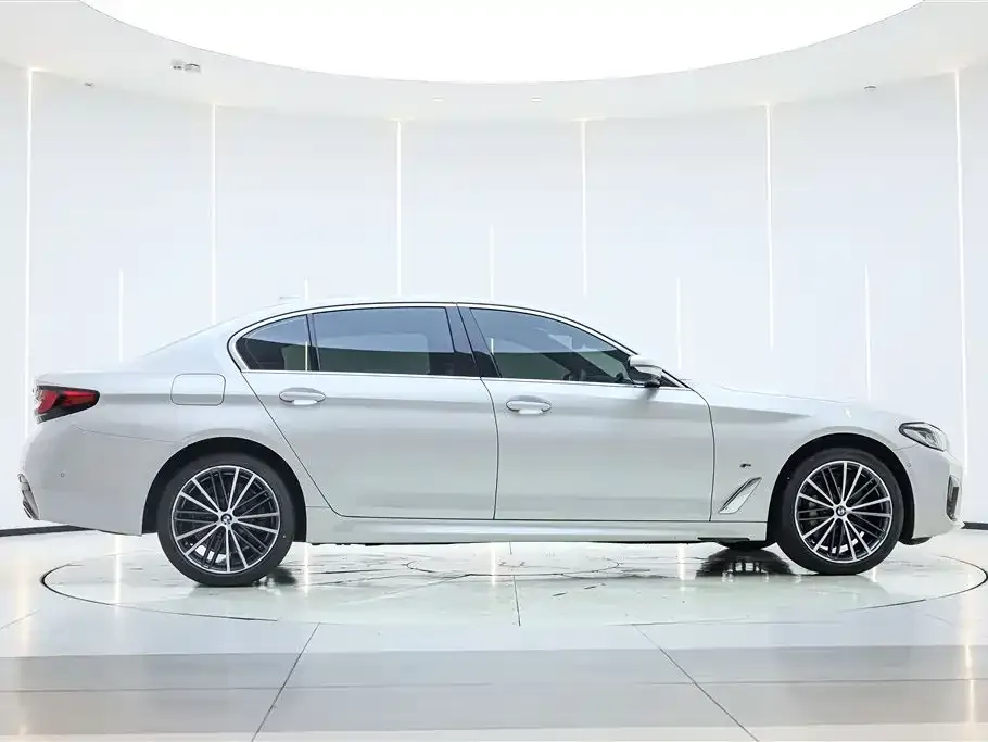 BMW 5 Series — фото 10