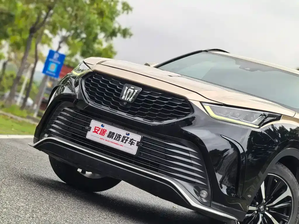 Toyota Crown Kluger 2023 из CN, фото 9