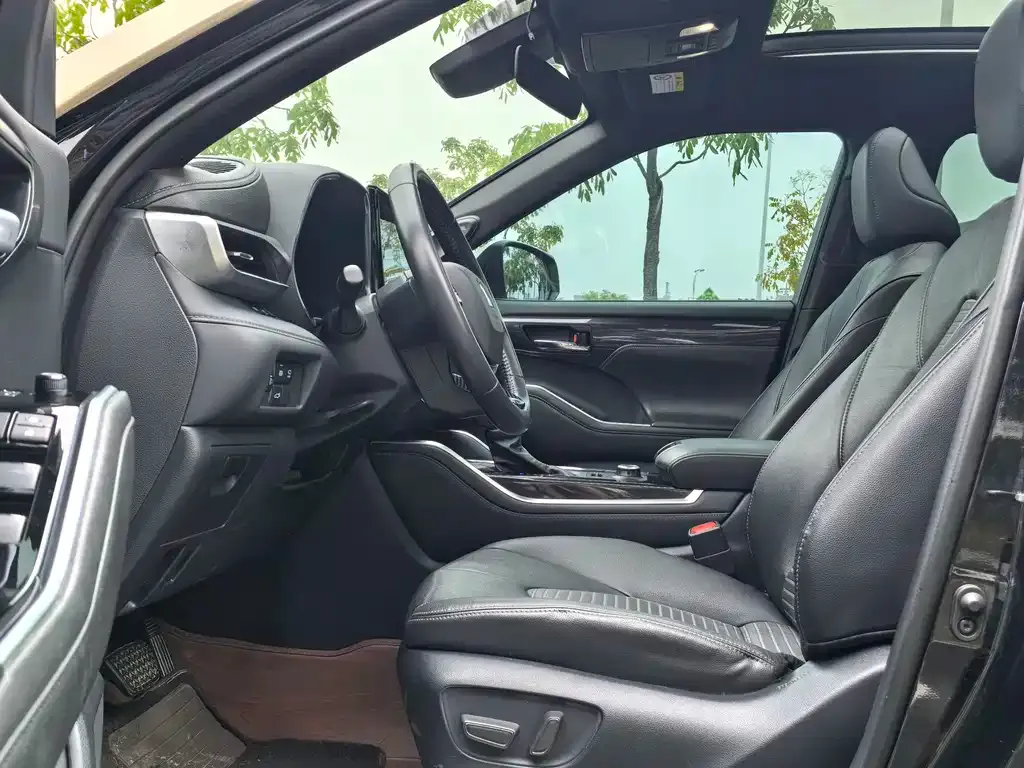 Toyota Crown Kluger 2023 из CN, фото 8