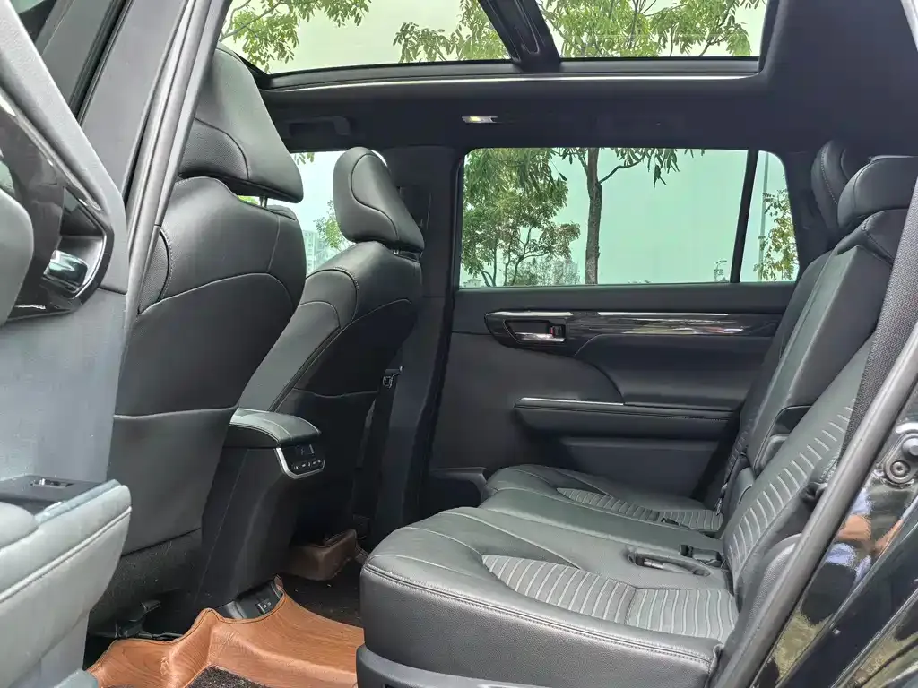 Toyota Crown Kluger 2023 из CN, фото 10