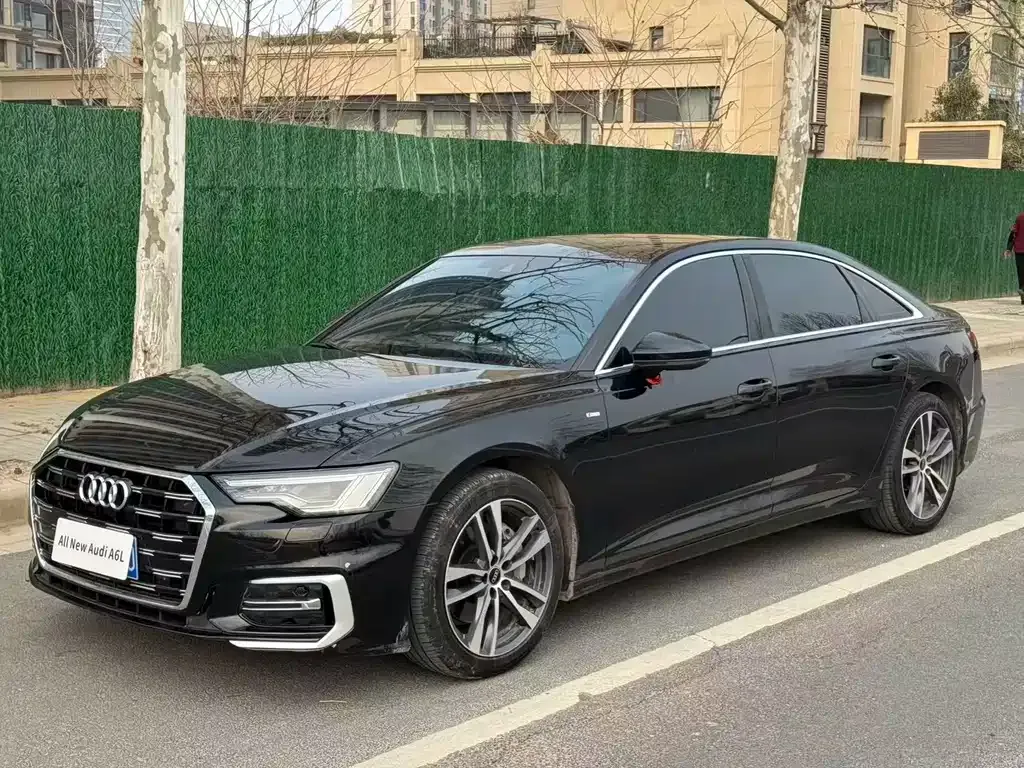 Audi A6L — фото 1