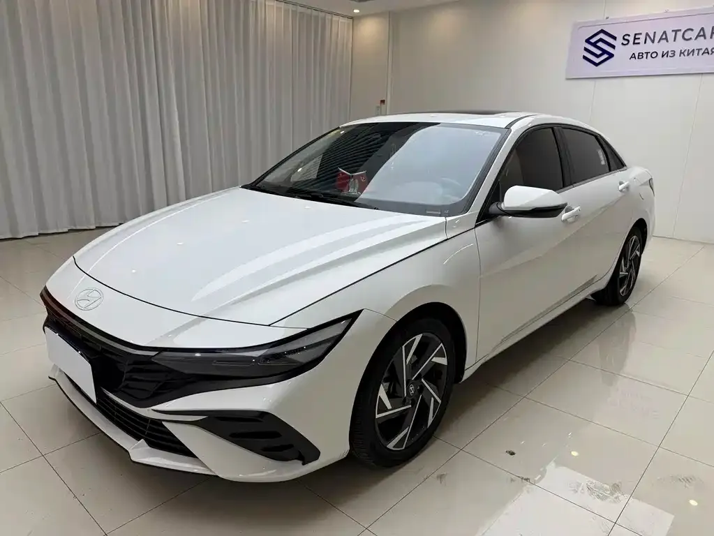 Hyundai Elantra 2023 из CN, фото 1