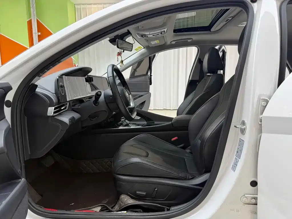 Hyundai Elantra 2023 из CN, фото 7