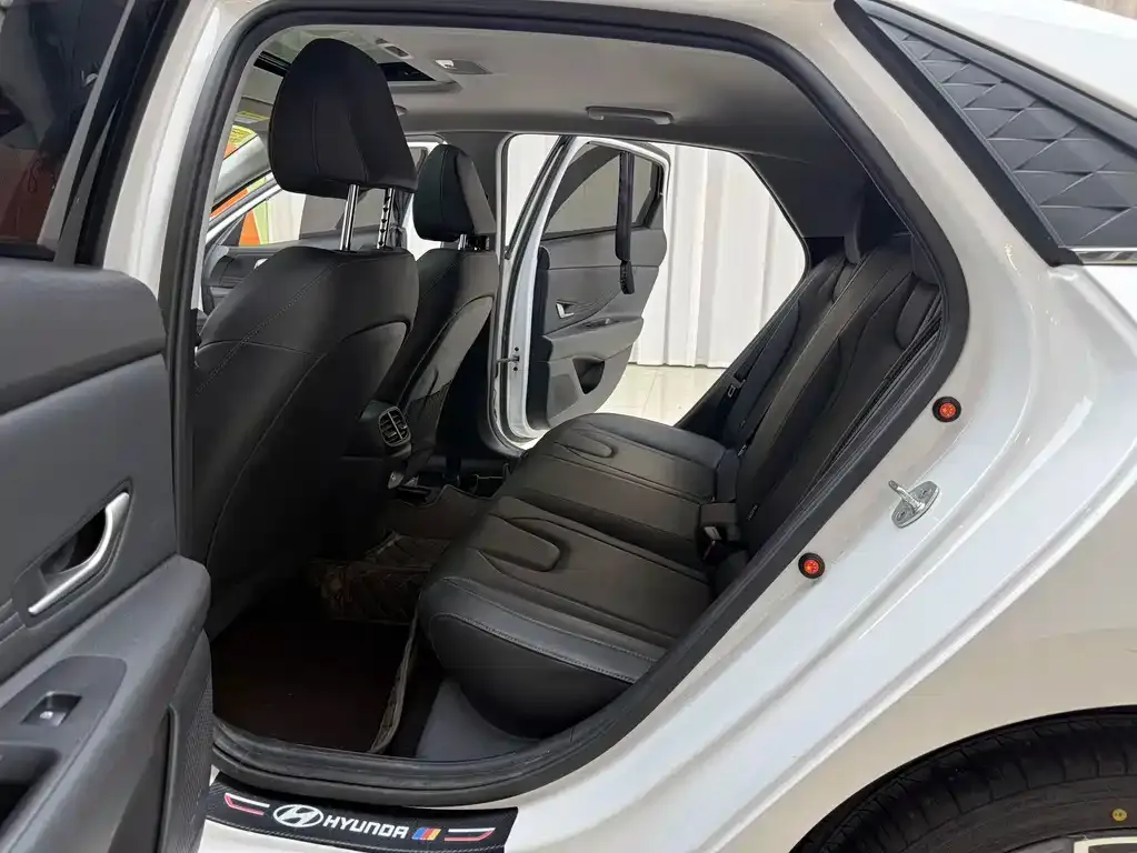 Hyundai Elantra 2023 из CN, фото 10