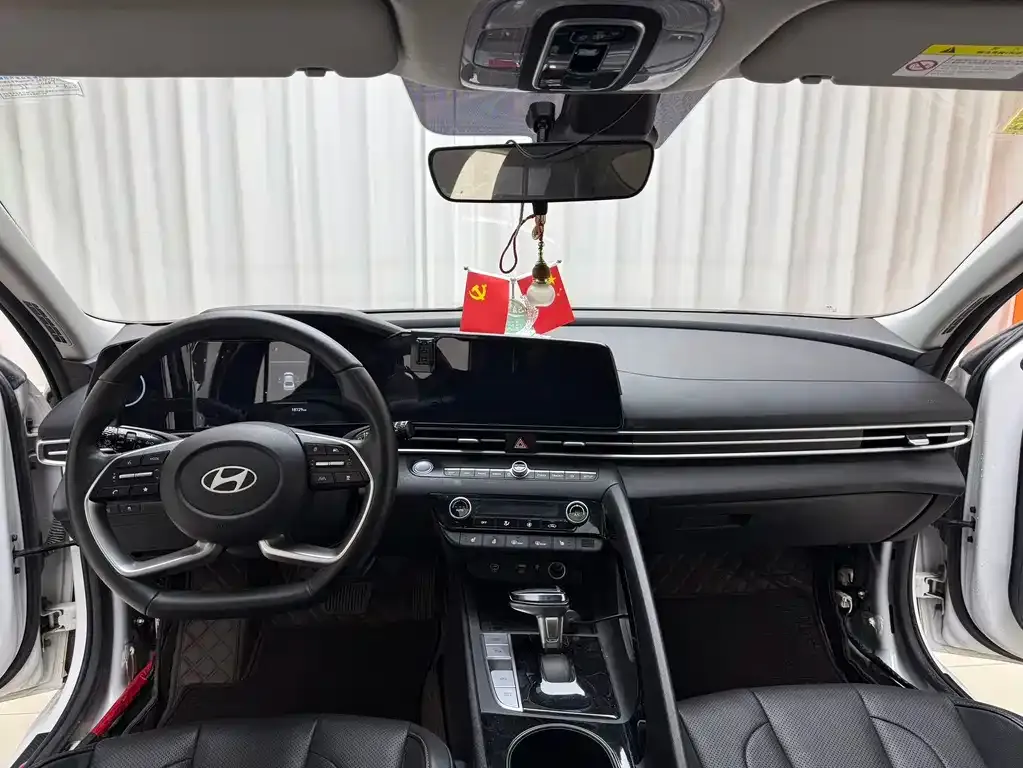 Hyundai Elantra 2023 из CN, фото 3