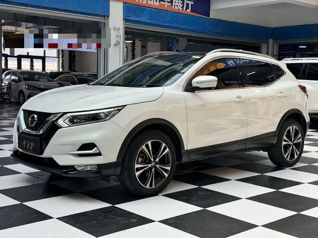 Nissan Qashqai — фото 1