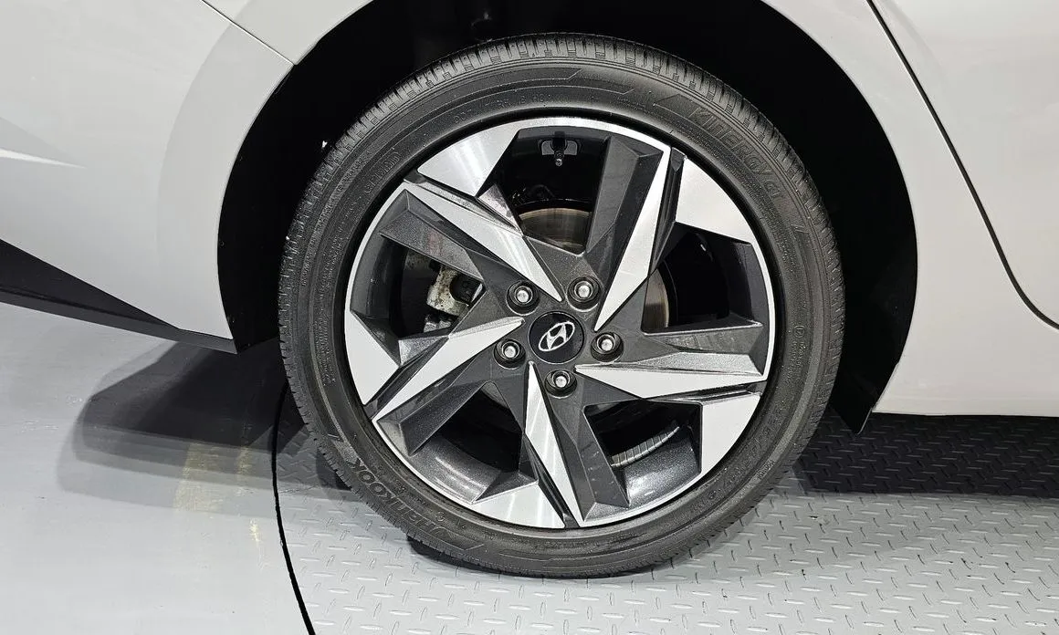 Hyundai AVANTE — фото 10