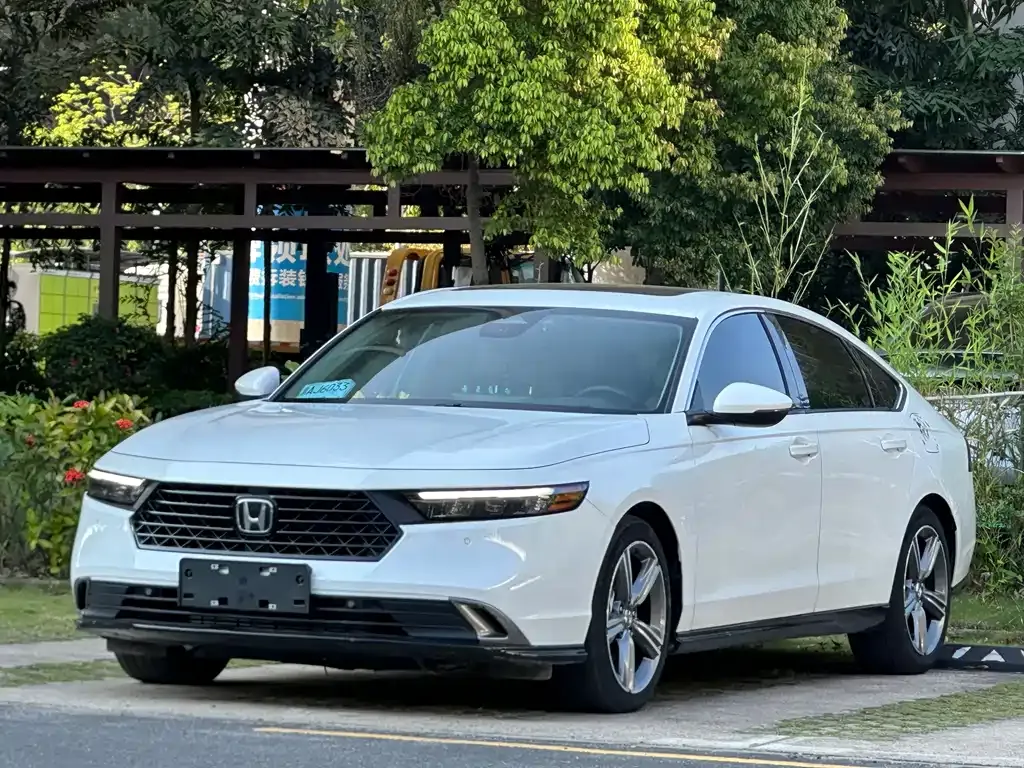 Honda Accord — фото 1