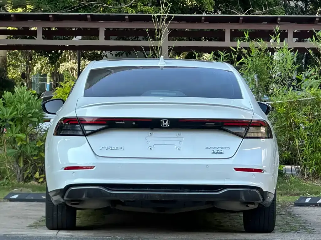 Honda Accord — фото 10