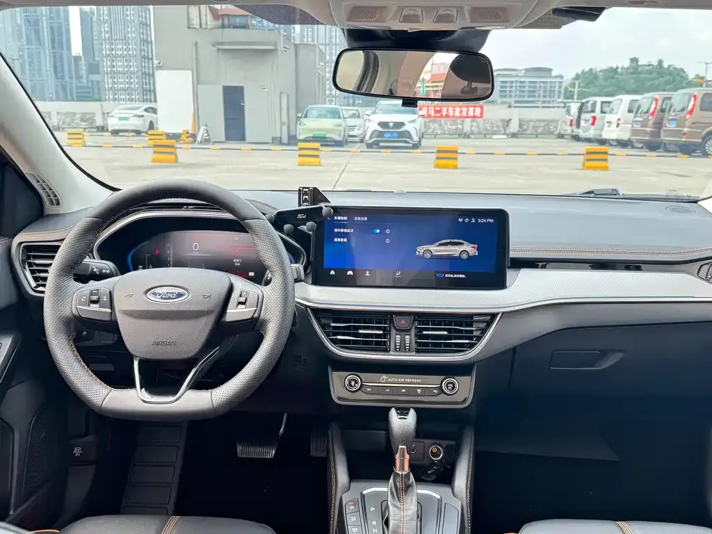 Ford Focus 2023 из CN, фото 10