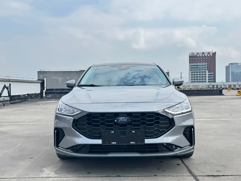 Ford Focus 2023 из CN, фото 2