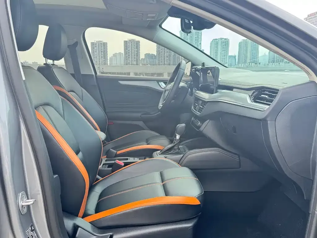 Ford Focus 2023 из CN, фото 7