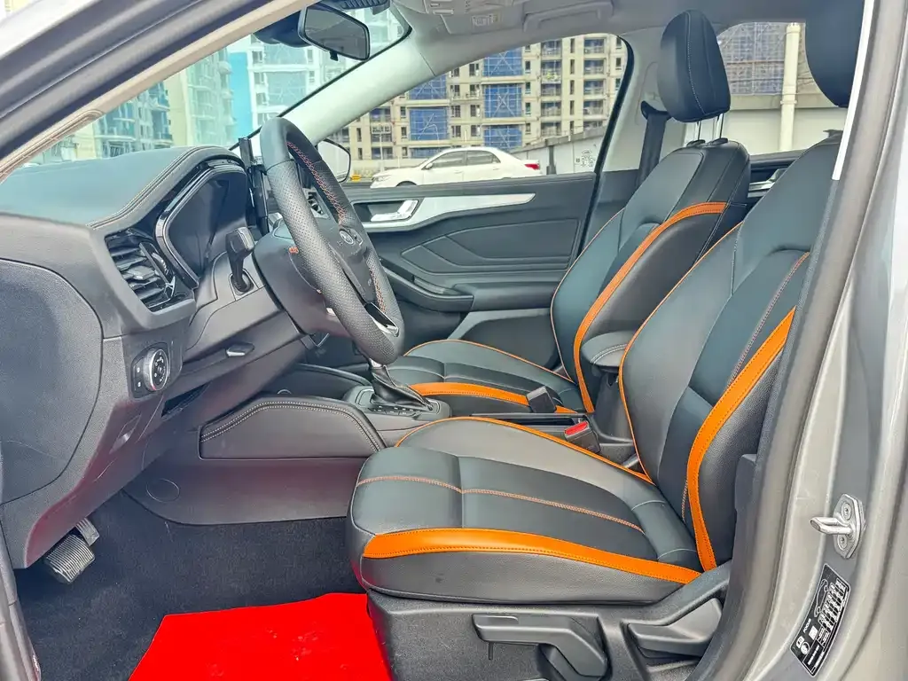 Ford Focus 2023 из CN, фото 6