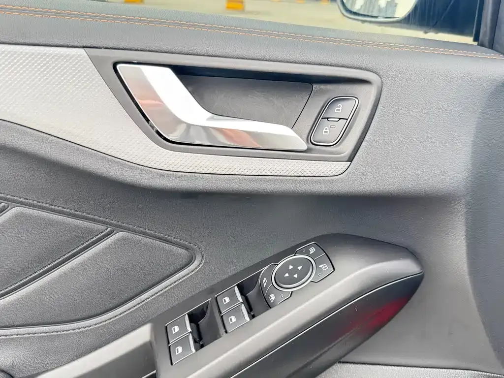 Ford Focus 2023 из CN, фото 9