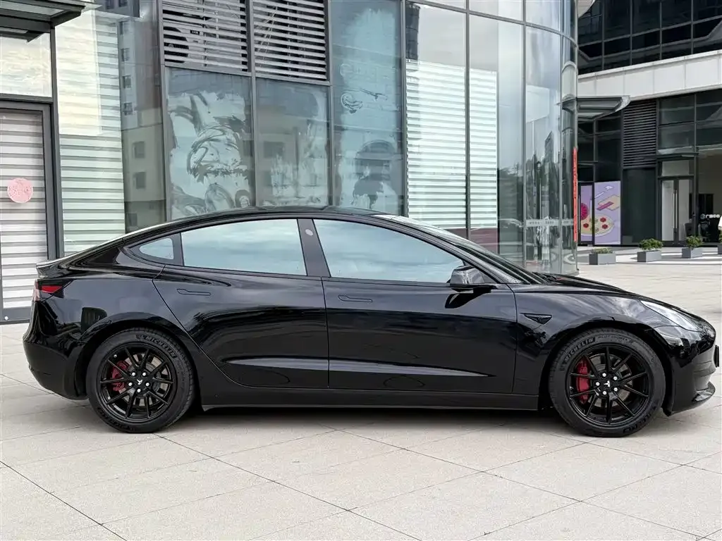 Tesla Model 3 — фото 10