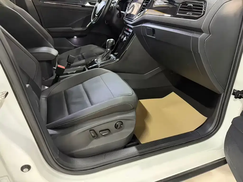 Volkswagen T-Roc — фото 4