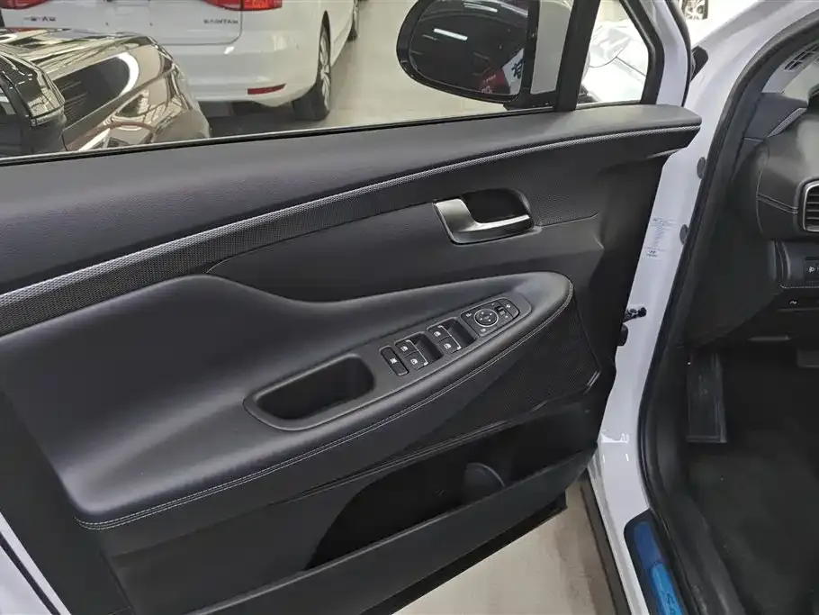 Hyundai Santa Fe 2023 из CN, фото 5