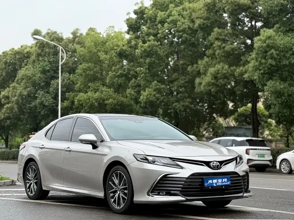 Toyota Camry — фото 8