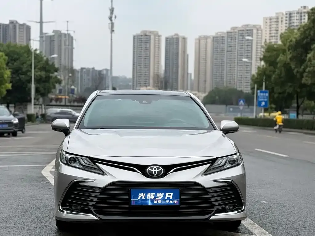 Toyota Camry — фото 5