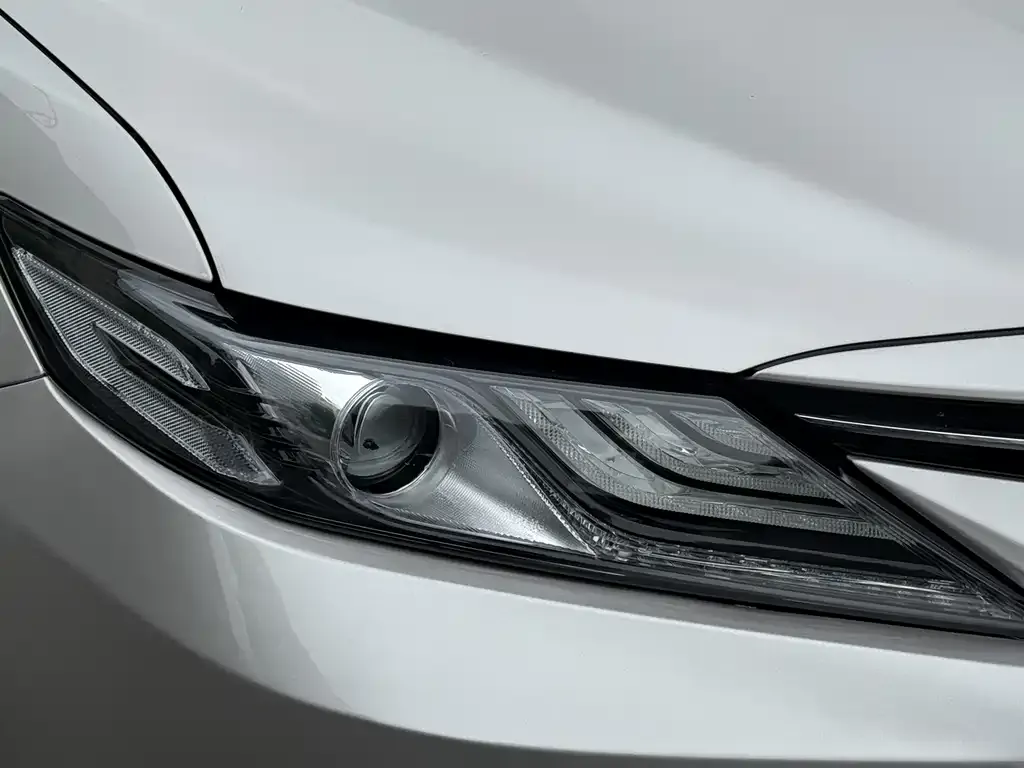 Toyota Camry — фото 2